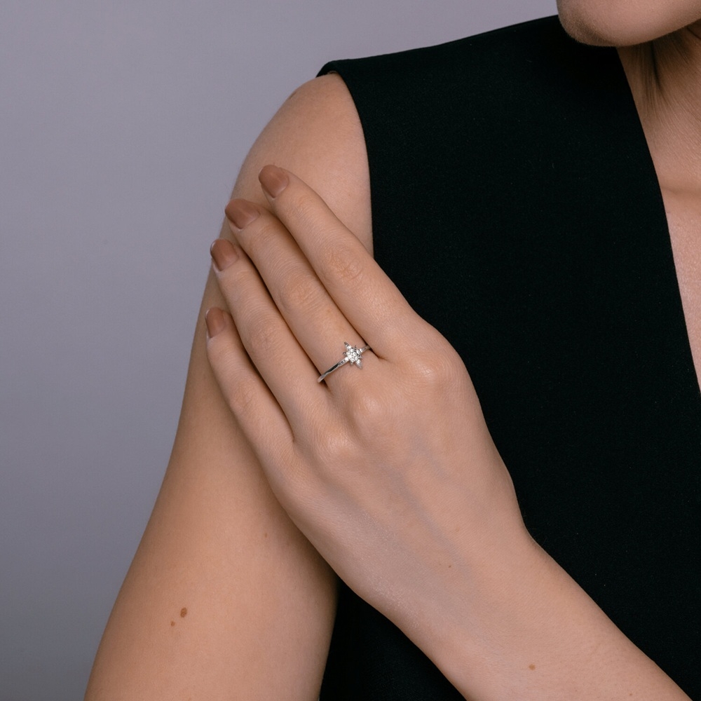 Strieborný prsteň s kubickým zirkónom