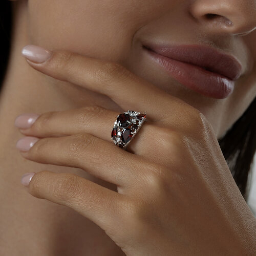 Prsteň  zo striebra s kameňmi Granát, Kubický zirkón